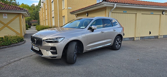 Volvo XC60 2 of 8
