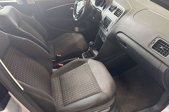 Volkswagen Polo 13 of 28