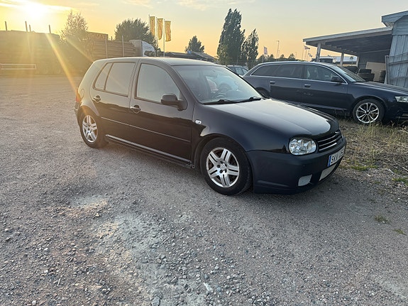 Volkswagen Golf IV 2 of 8