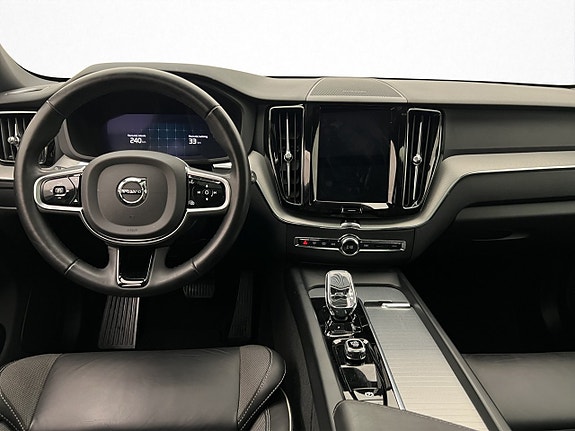Volvo XC60 13 of 30