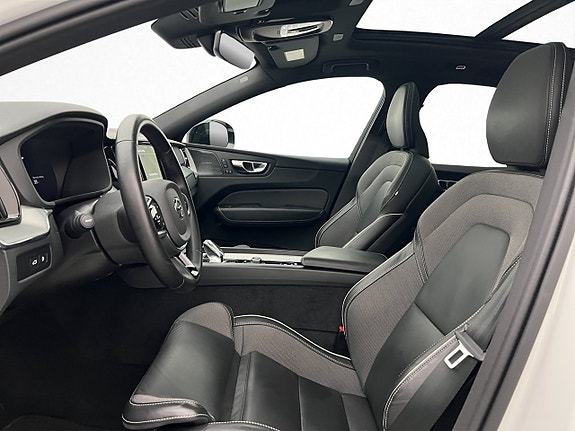 Volvo XC60 11 of 30