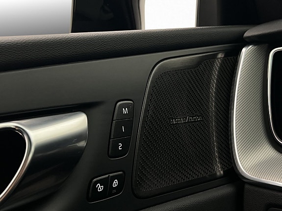 Volvo XC60 15 of 30