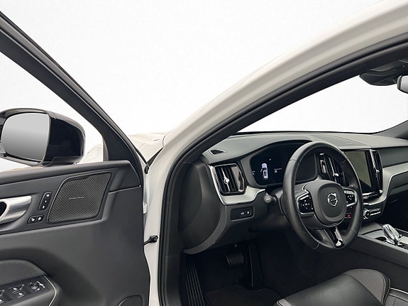 Volvo XC60 10 of 30