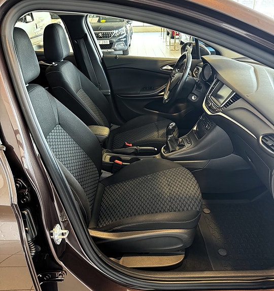 Opel Astra 9 of 19