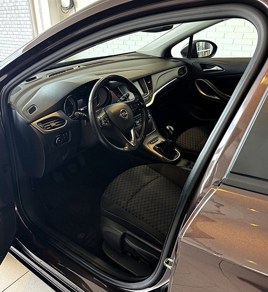 Opel Astra 12 of 19