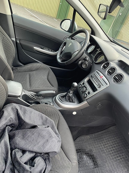 Peugeot 308 SW 8 of 10