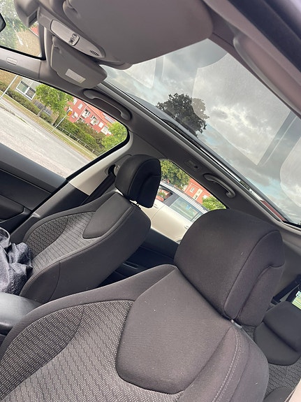 Peugeot 308 SW 7 of 10