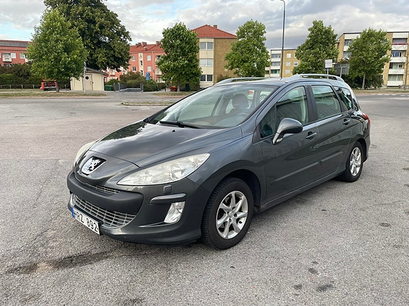 Peugeot 308 SW 2 of 10