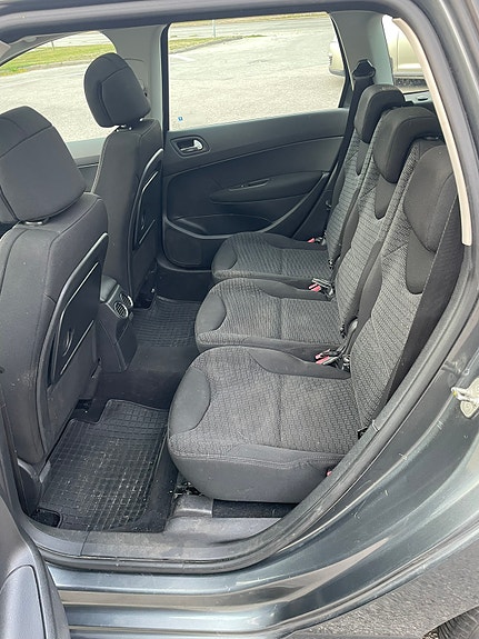 Peugeot 308 SW 9 of 10