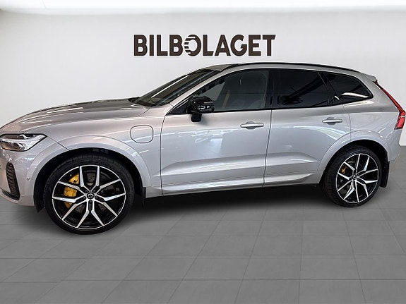 Volvo XC60 2 of 17