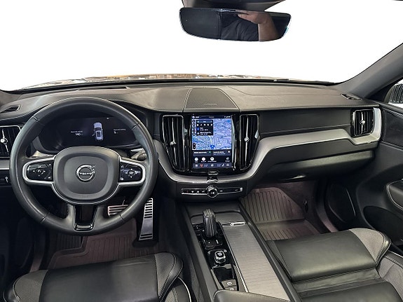 Volvo XC60 8 of 17