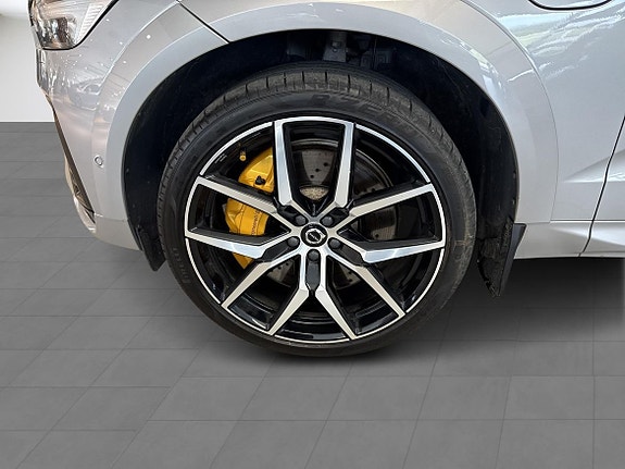 Volvo XC60 13 of 17