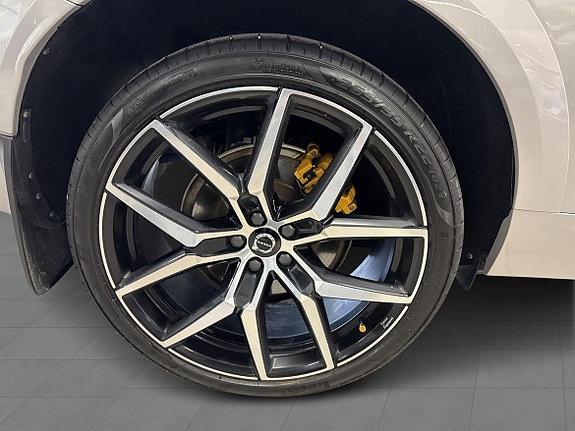 Volvo XC60 15 of 17