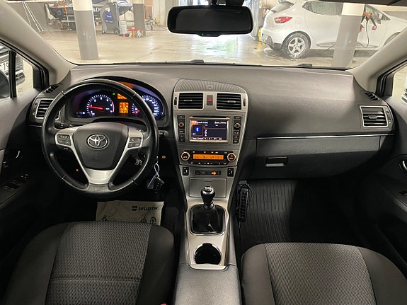 Toyota Avensis 15 of 25