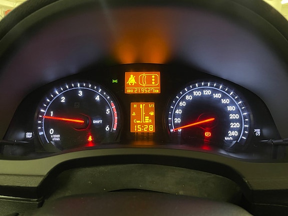 Toyota Avensis 17 of 25
