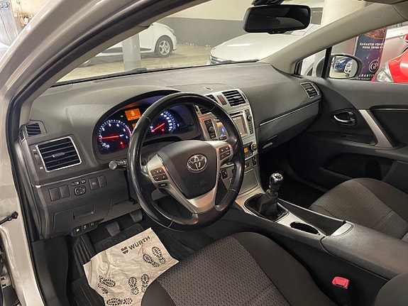 Toyota Avensis 8 of 25