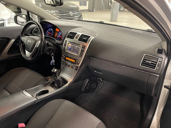 Toyota Avensis 11 of 25