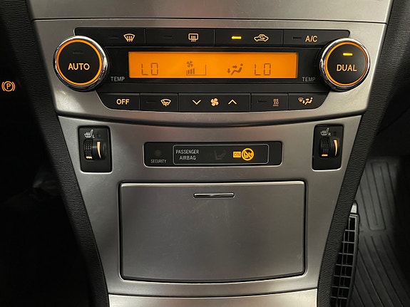 Toyota Avensis 21 of 25