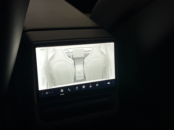 Tesla Model 3 24 of 30