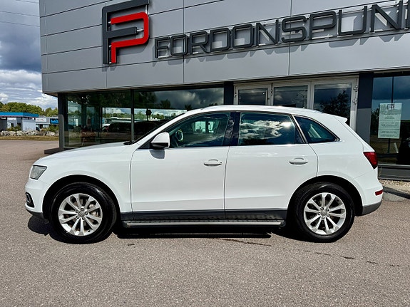 Audi Q5 2 of 17