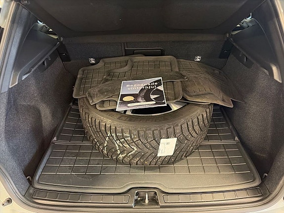 Volvo EX40 9 of 12