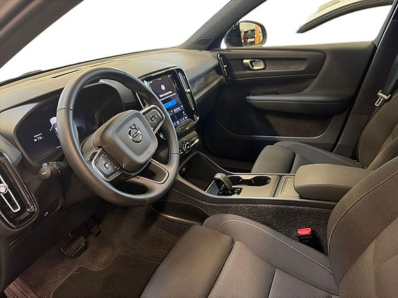 Volvo EX40 5 of 12