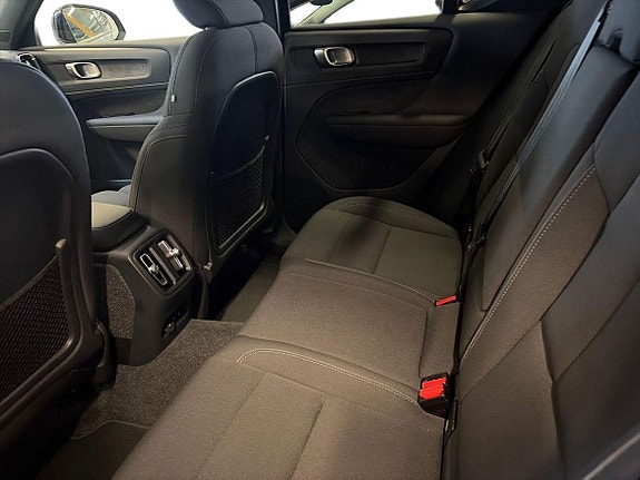 Volvo EX40 6 of 12