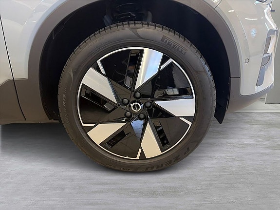 Volvo EX40 4 of 12