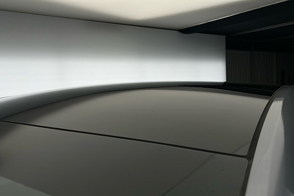 Tesla Model Y 14 of 21