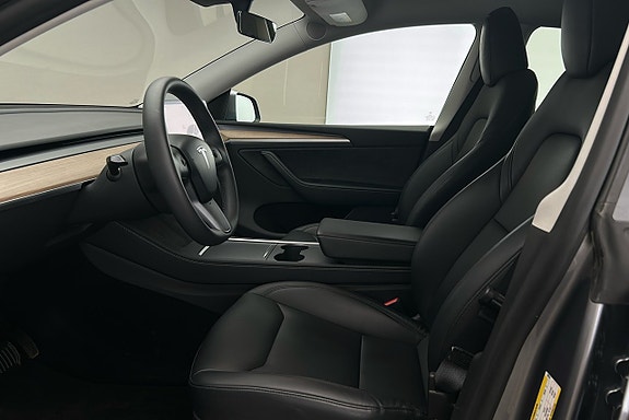 Tesla Model Y 5 of 21