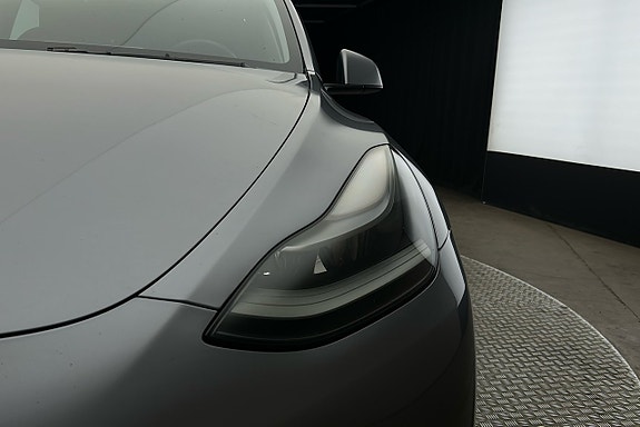 Tesla Model Y 6 of 21