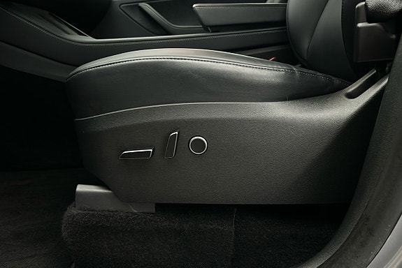 Tesla Model Y 11 of 21
