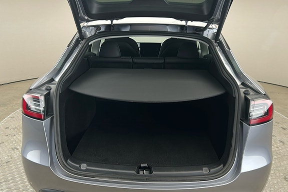 Tesla Model Y 9 of 21