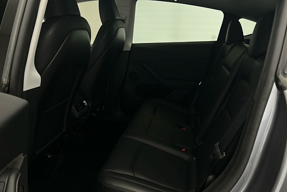 Tesla Model Y 8 of 21