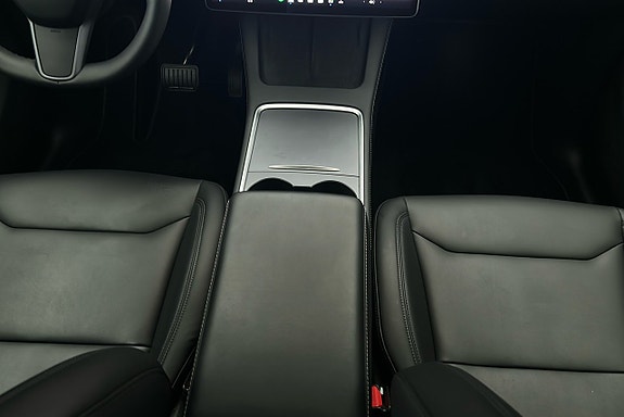 Tesla Model Y 4 of 21