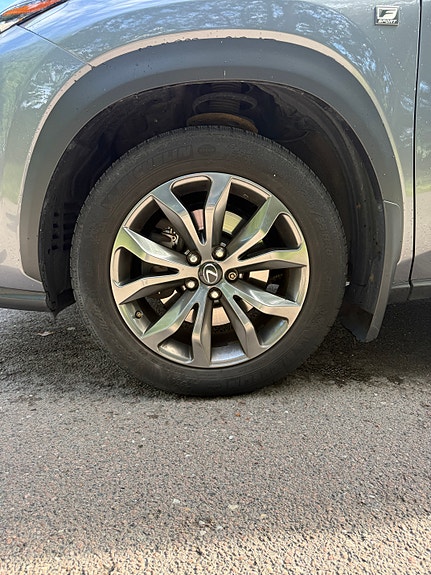 Lexus NX300h 6 of 12
