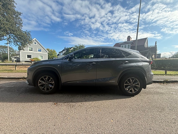 Lexus NX300h 3 of 12