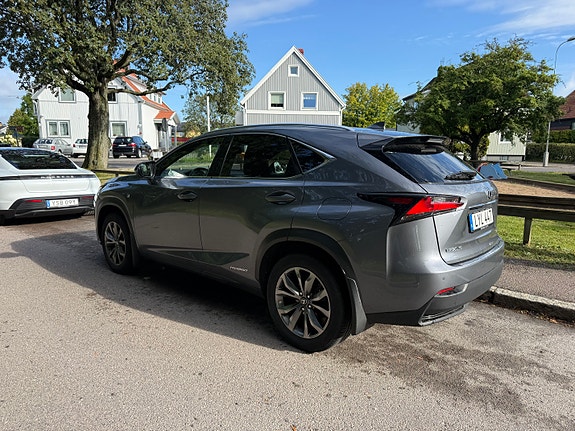 Lexus NX300h 4 of 12
