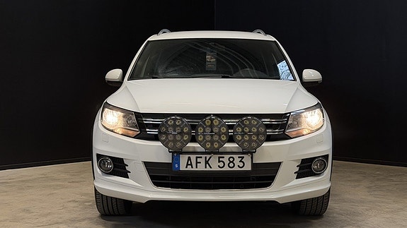 Volkswagen Tiguan 2 of 24