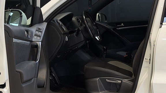 Volkswagen Tiguan 13 of 24