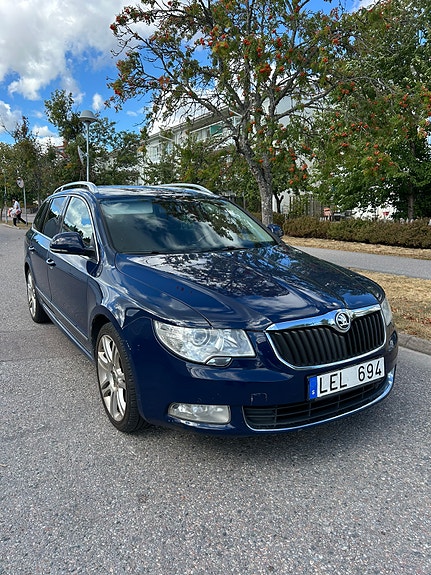 Skoda Superb 2 of 4