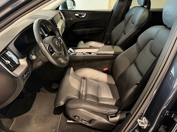 Volvo XC60 10 of 27