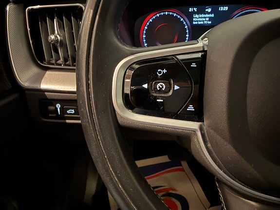 Volvo XC60 13 of 27