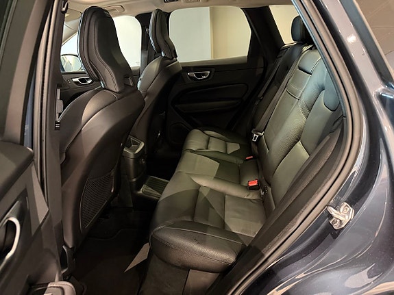 Volvo XC60 12 of 27