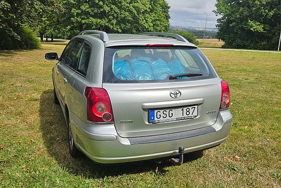 Toyota Avensis 4 of 7
