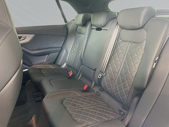 Audi Q8 5 of 14