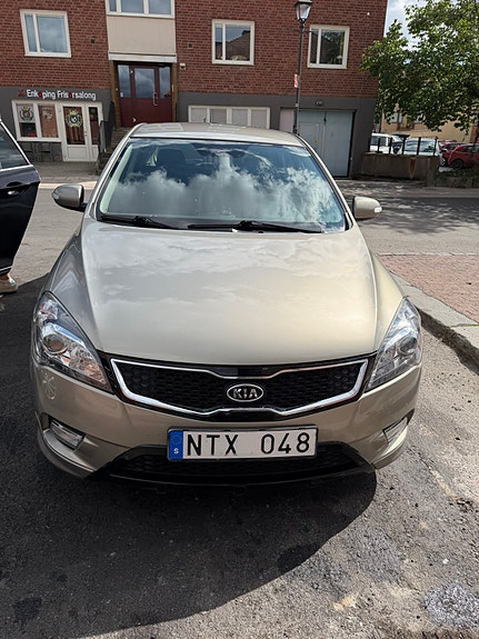 Kia Ceed 2 of 11