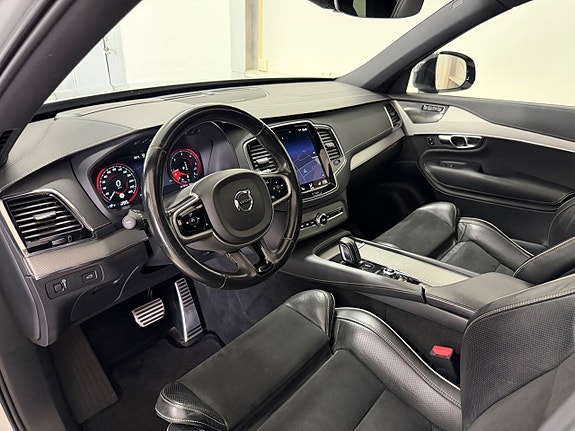 Volvo XC90 12 of 30