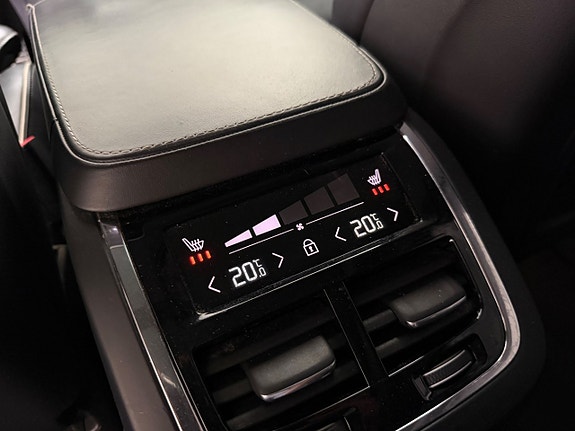 Volvo XC90 17 of 30