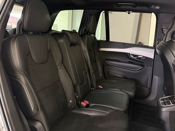 Volvo XC90 16 of 30